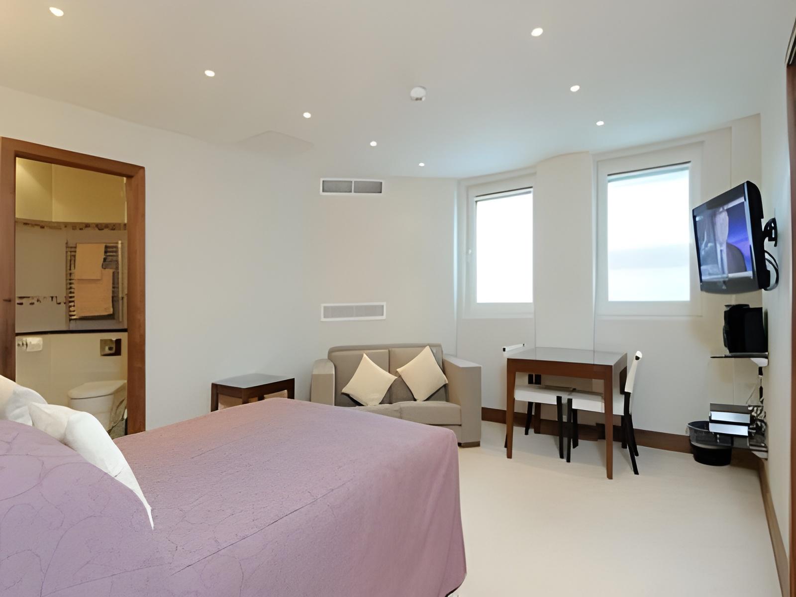 Superior, Studio, King Bed, Garden View
