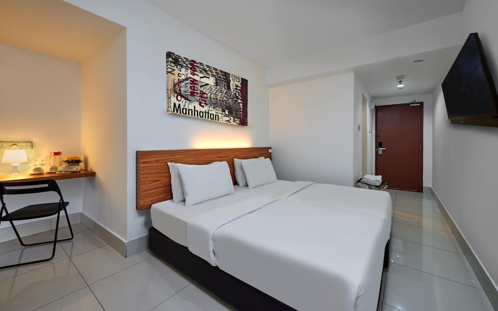 SUPERIOR, DELUXE, TWIN BEDS