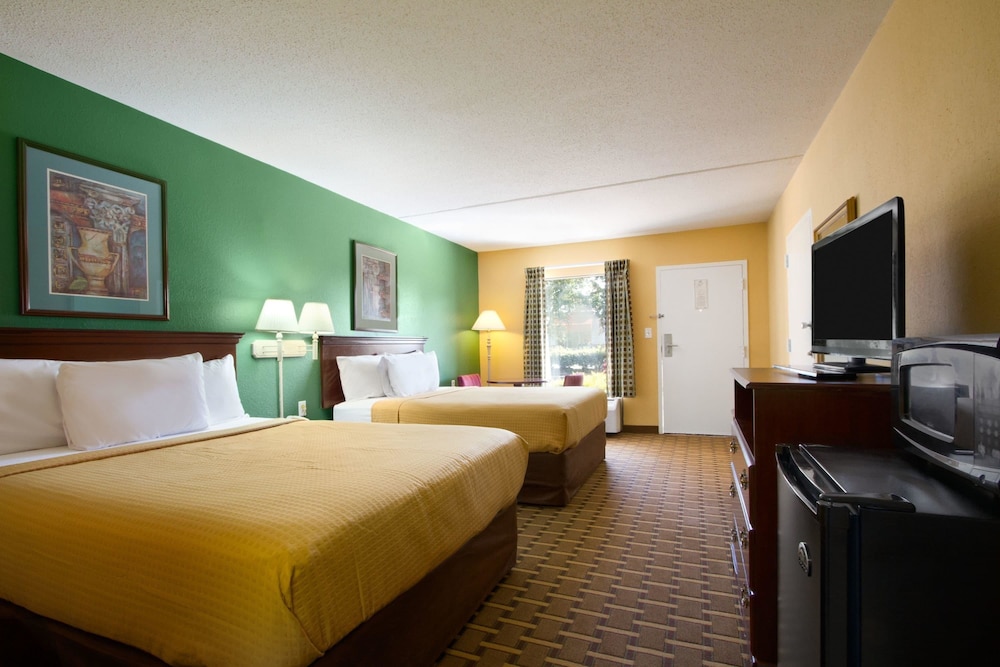 Red Roof Inn and Suites Duncan 14/21