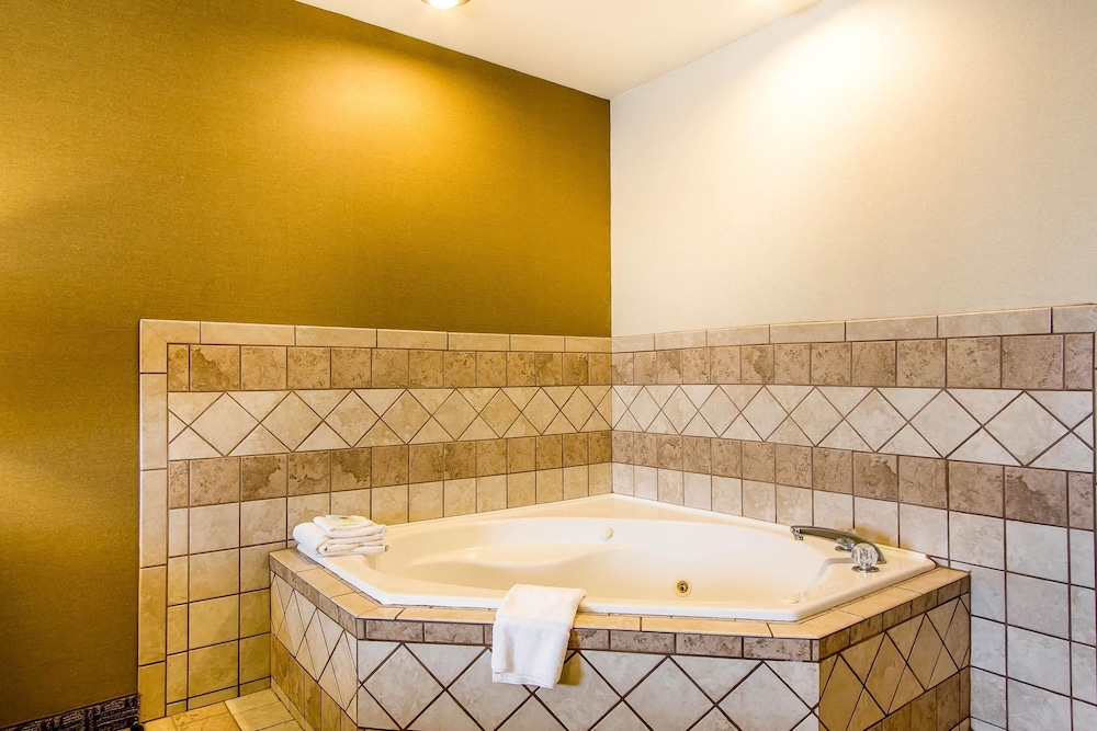 Comfort Suites Richmond, KY 22/43