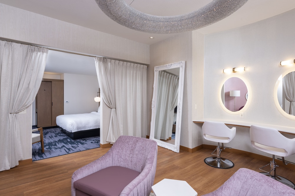 Fairfield Inn And Suites Fair Oaks Farms 38/56