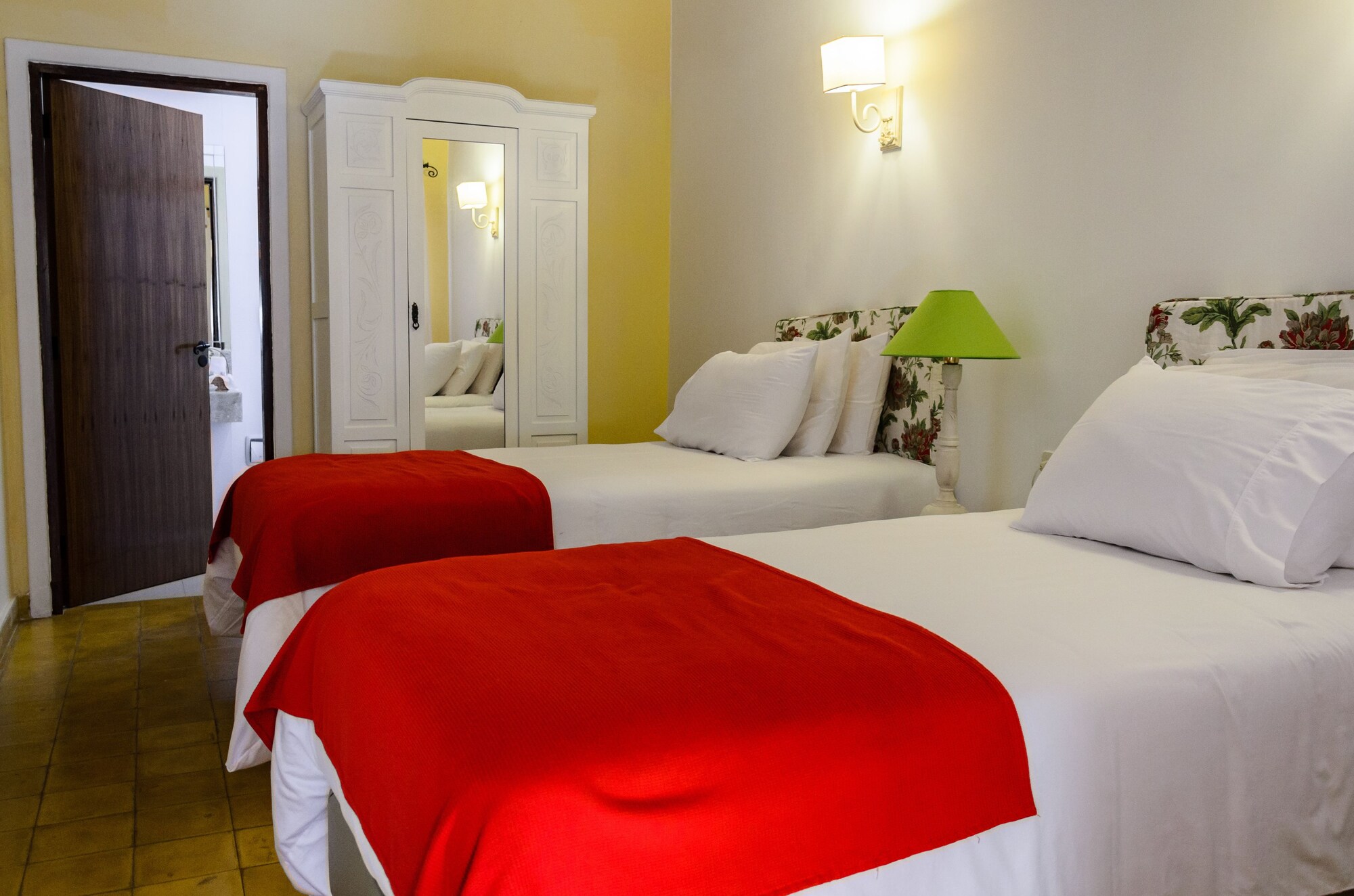 COMFORT, SUITE, TWIN BEDS