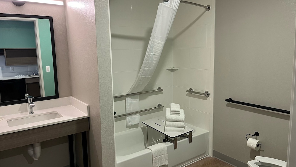 ECHO Suites Extended Stay by Wyndham Dallas Plano/Frisco 20/21