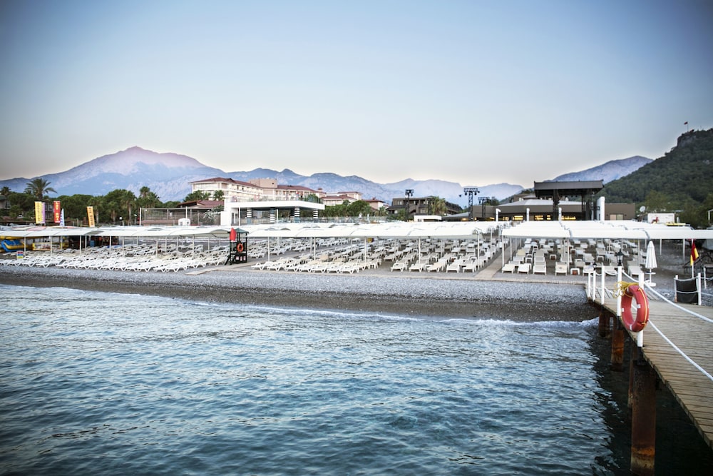 Sailors Beach Club 27/35