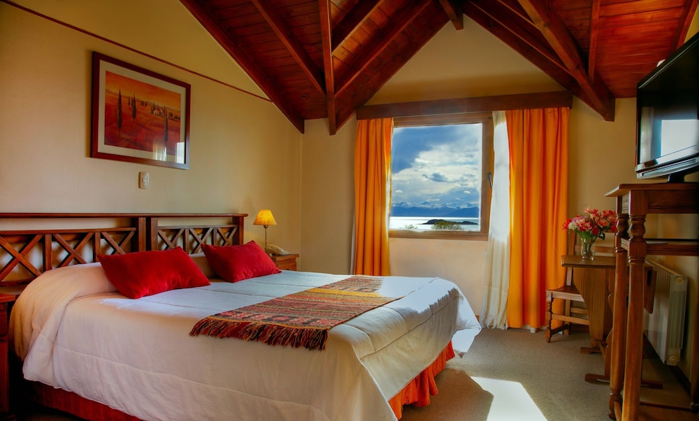 ROOM, DOUBLE BED, LAKE VIEW