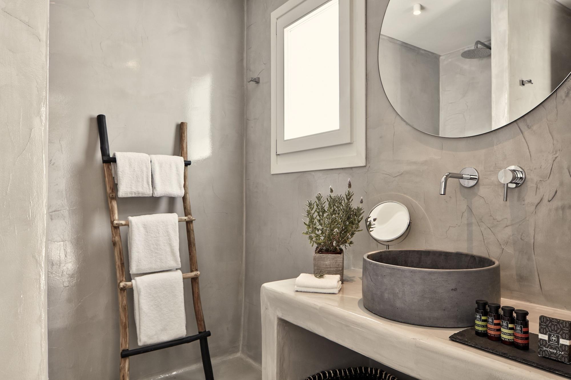 Superior, Suite, Outdoor Jetted Tub