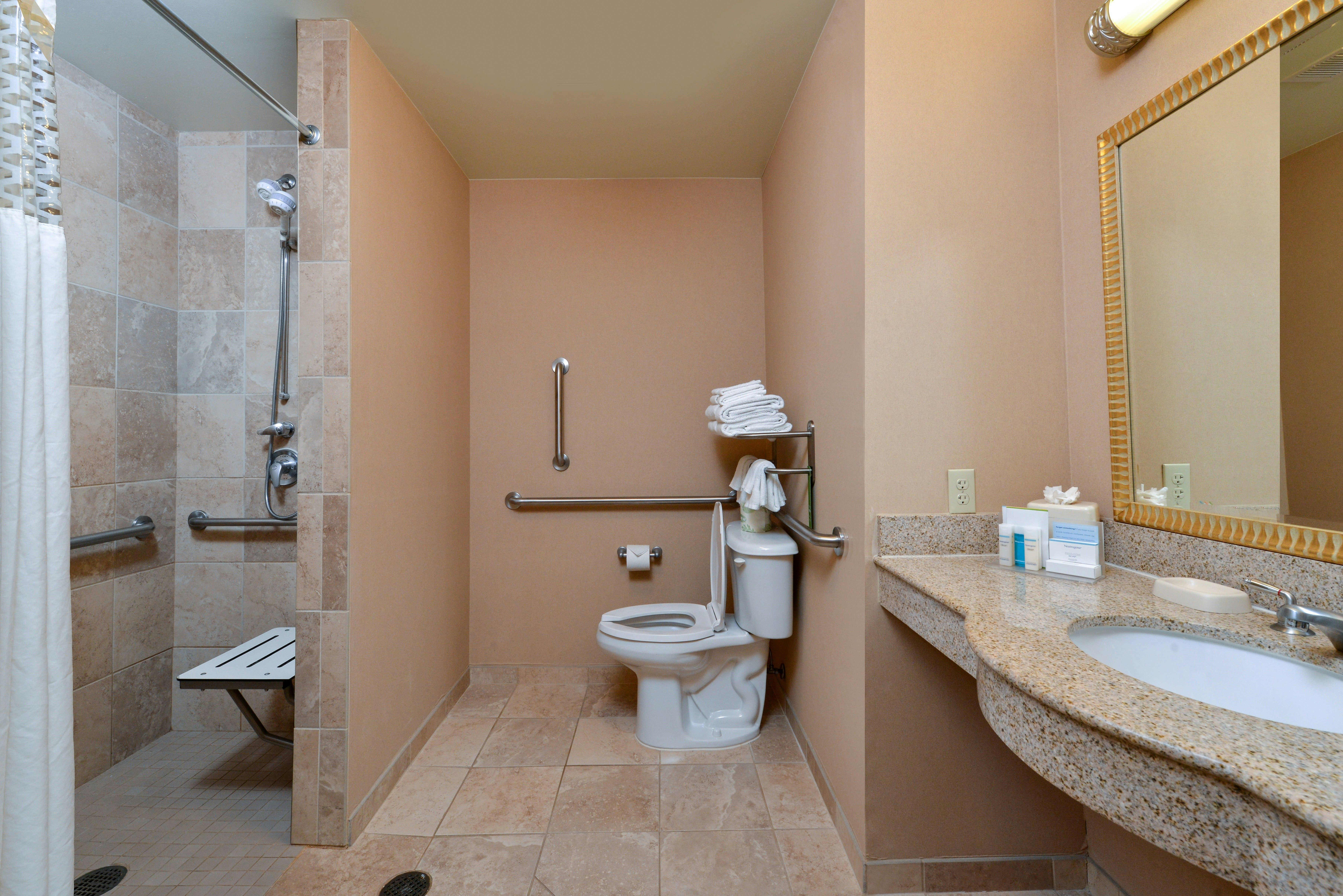 Room, 2 Queen Beds, Accessible, Hampton Inn & Suites Tacoma 2/2
