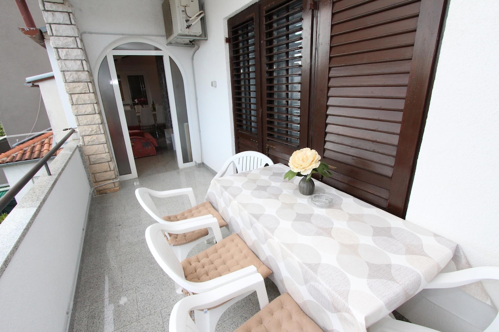 APARTMENT DIVNA 66/66