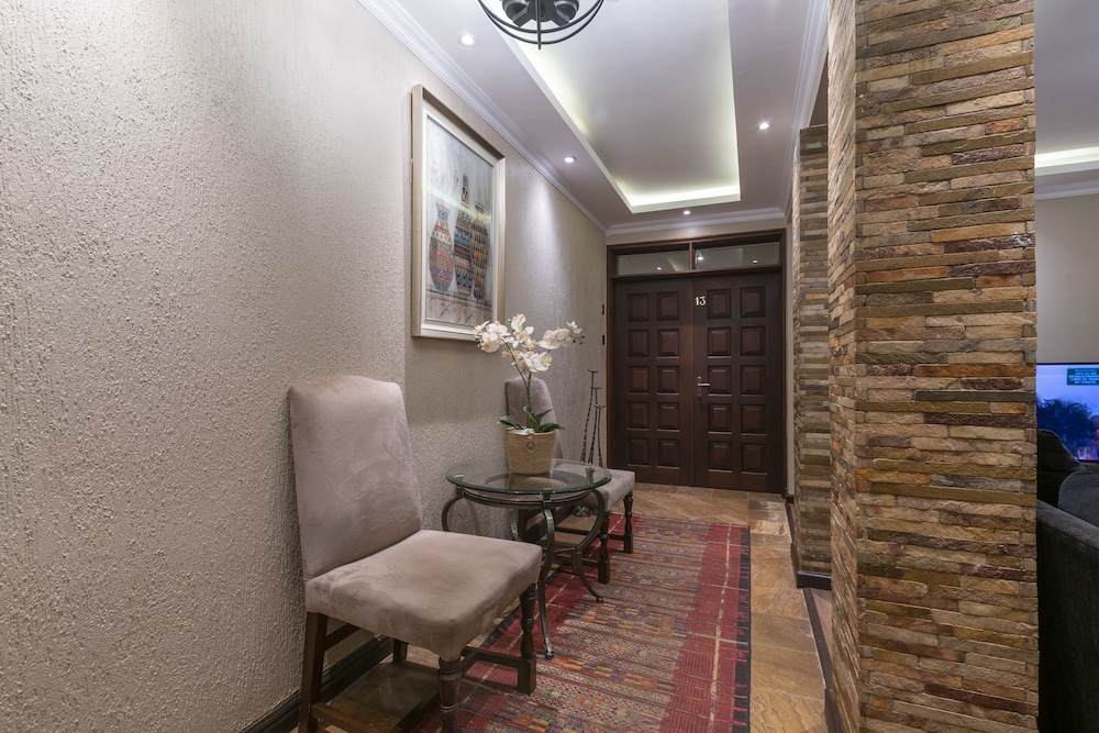 Fair Acres Boutique Hotel 53/71