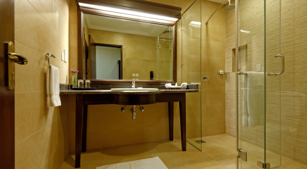Faletti’s Hotel 65/68