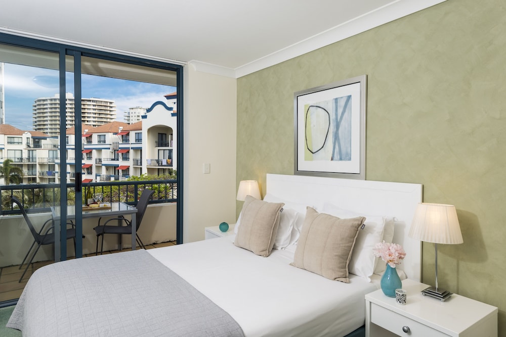 Oaks Gold Coast Calypso Plaza Suites 11/72