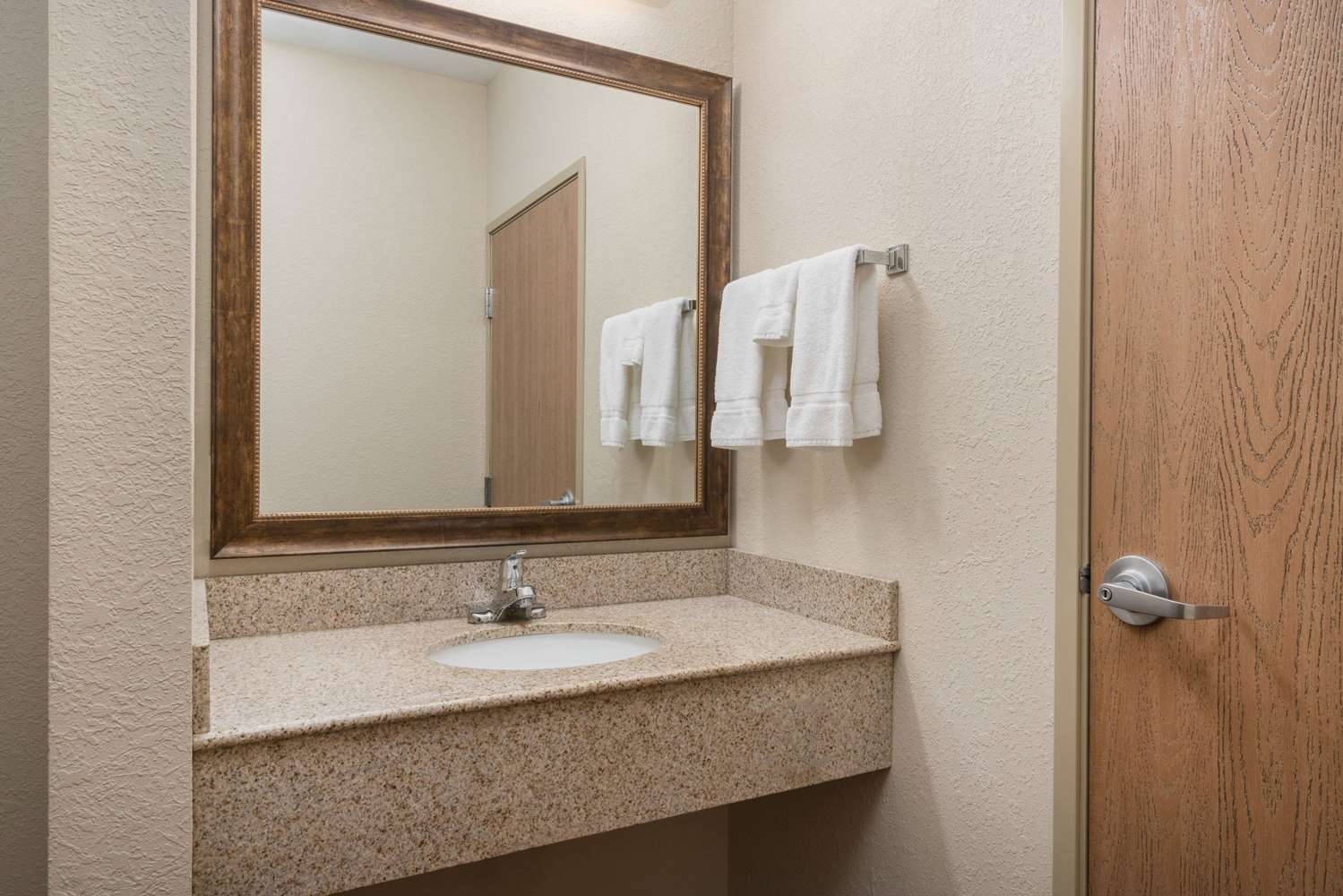 AmericInn by Wyndham Anamosa 13/13