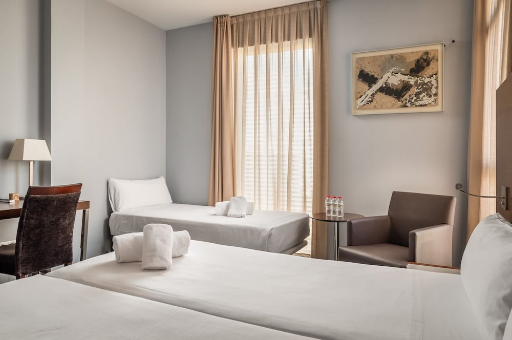 Madanis Hotel 10/50