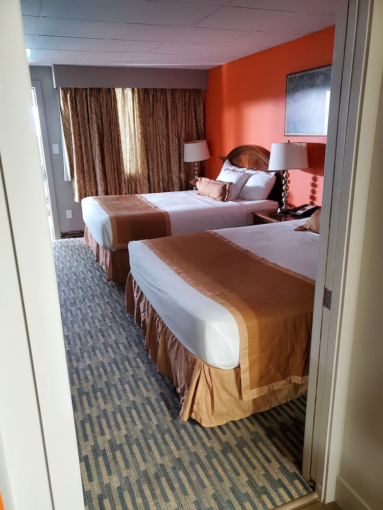 Ramada by Wyndham Medicine Hat 19/75
