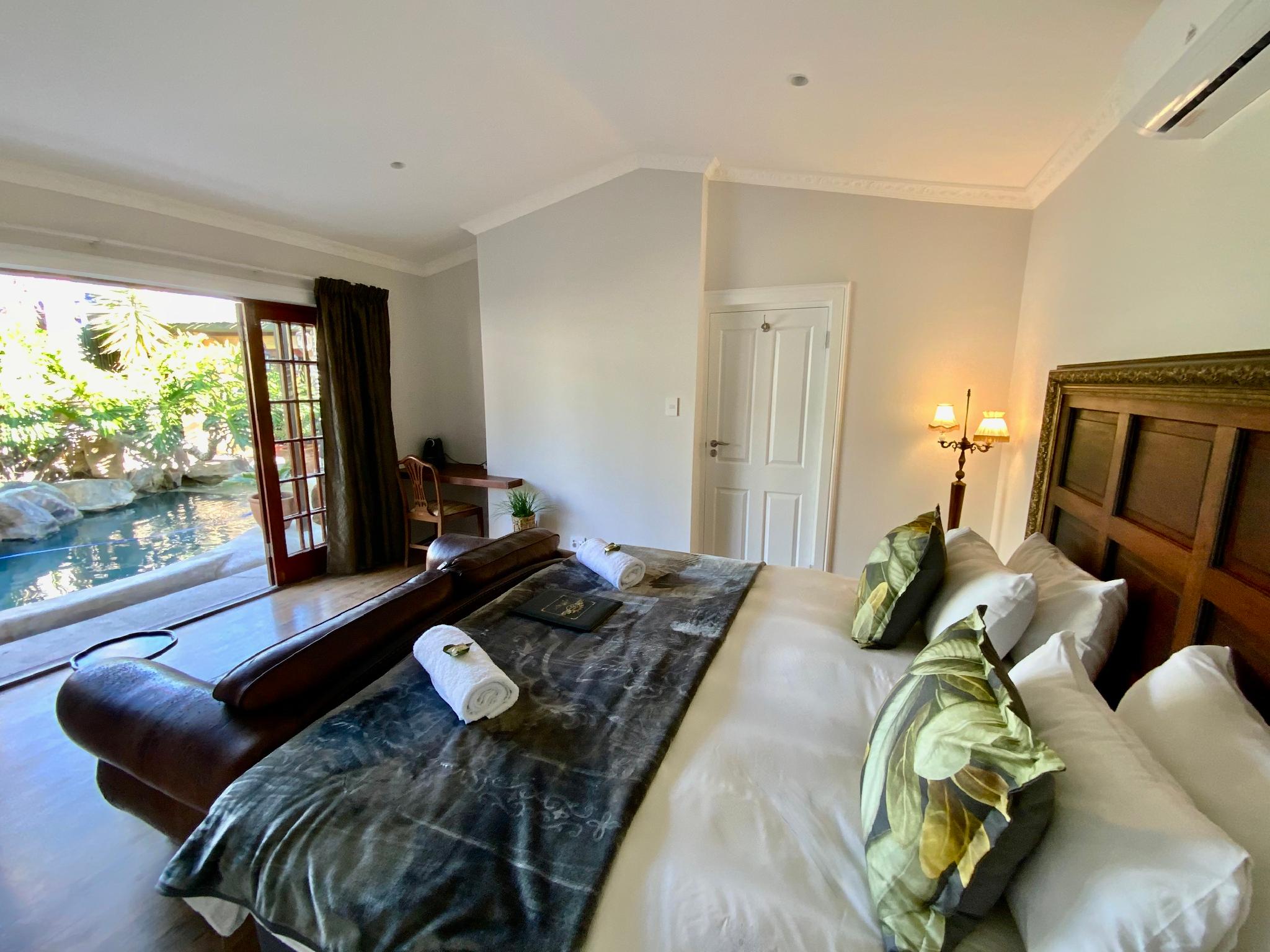 Four Poster, Large