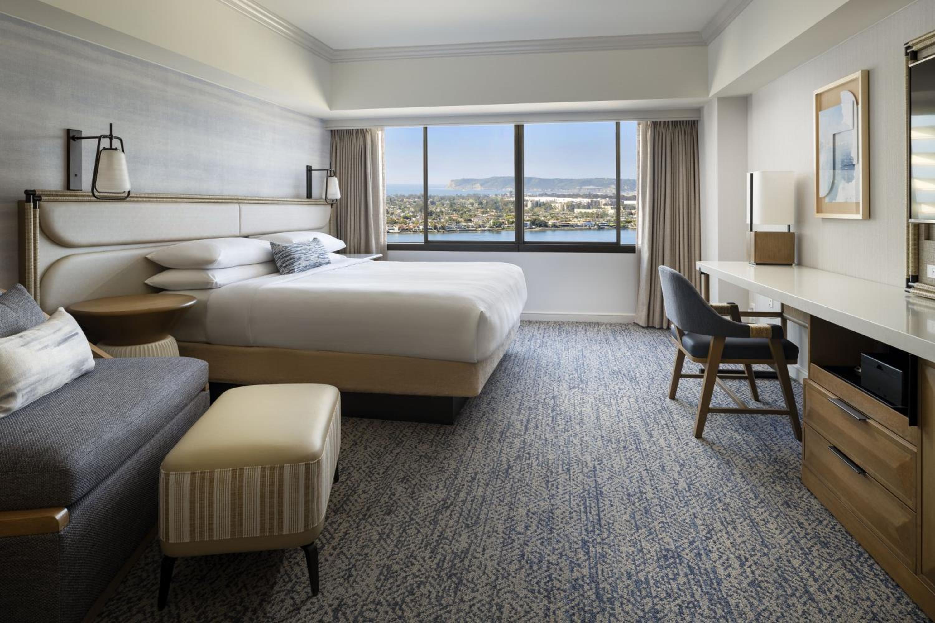 Guest Room, King Bed, Bay View