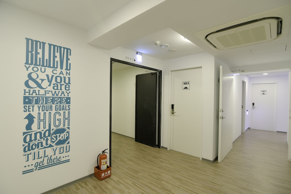 Flyinn Hostel 28/50