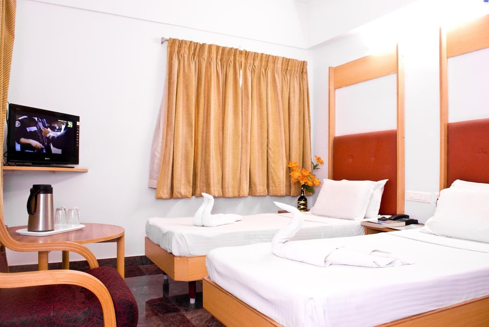 HOTEL RAJADHANE 15/53