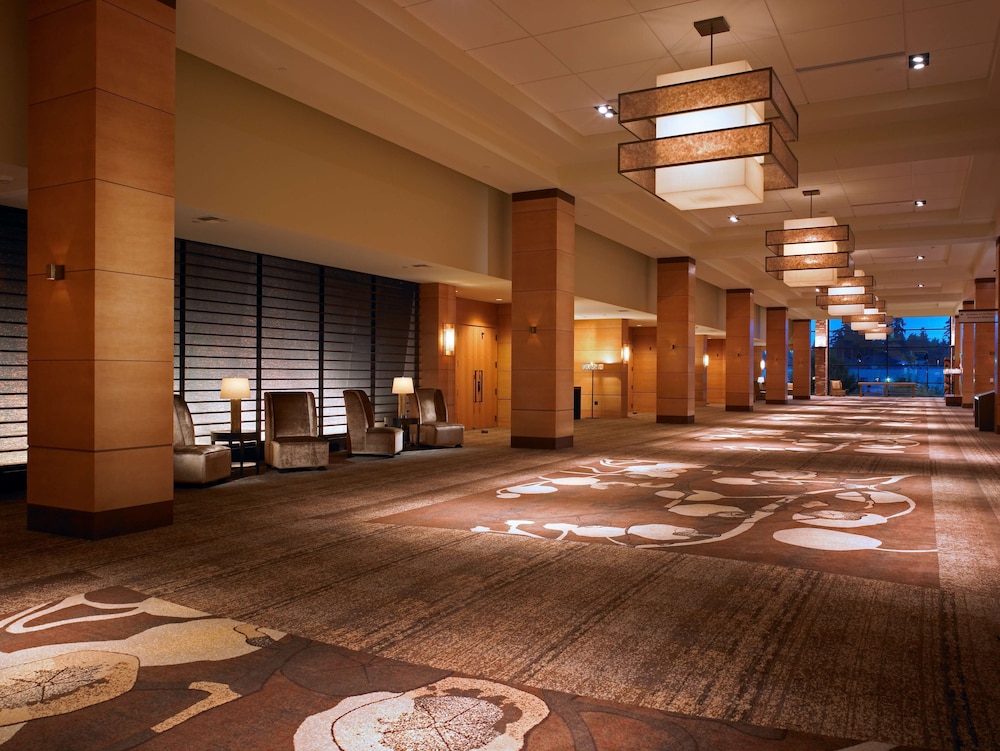 Hyatt Regency Bellevue 10/72