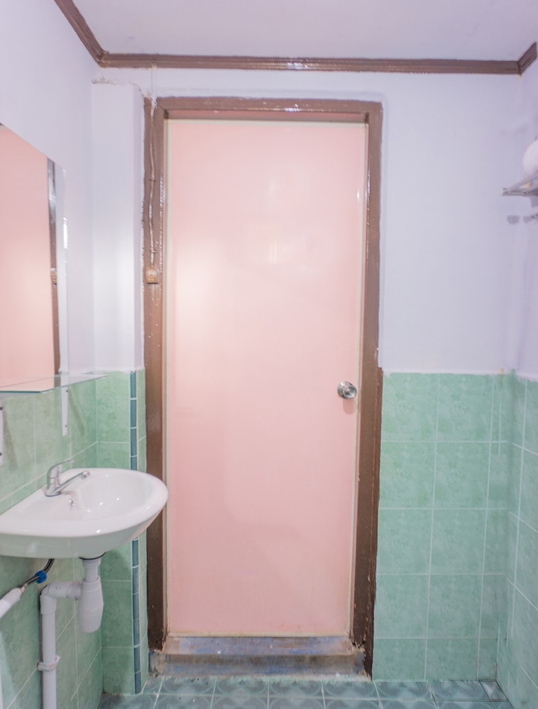 OYO 2180 Vina Vira Hotel 30/31