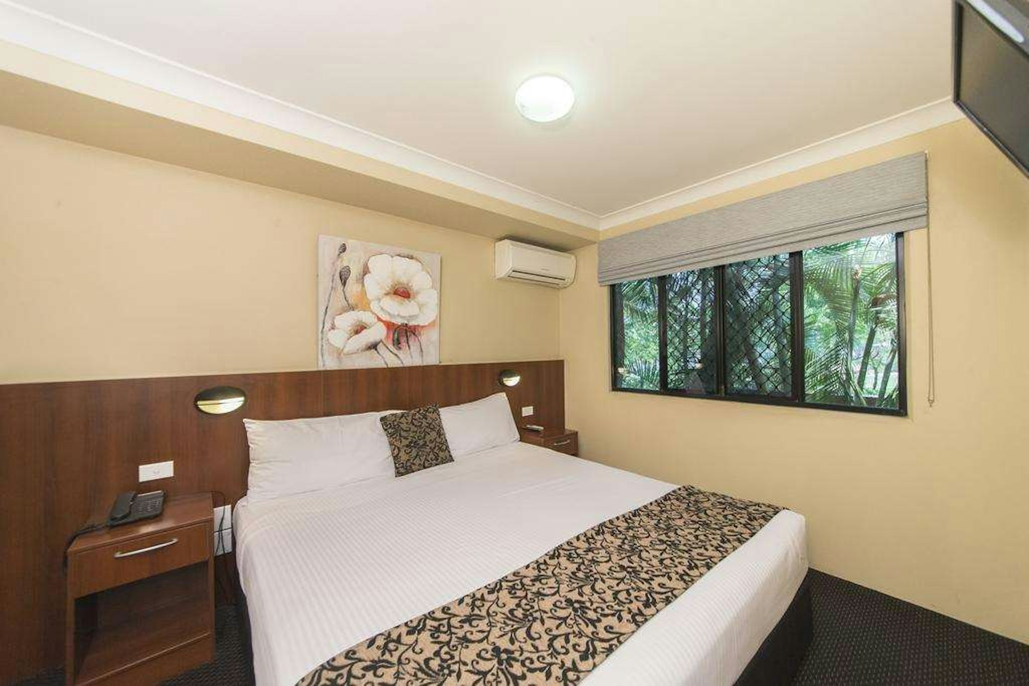 ROCKY RESORT MOTOR INN 27/65