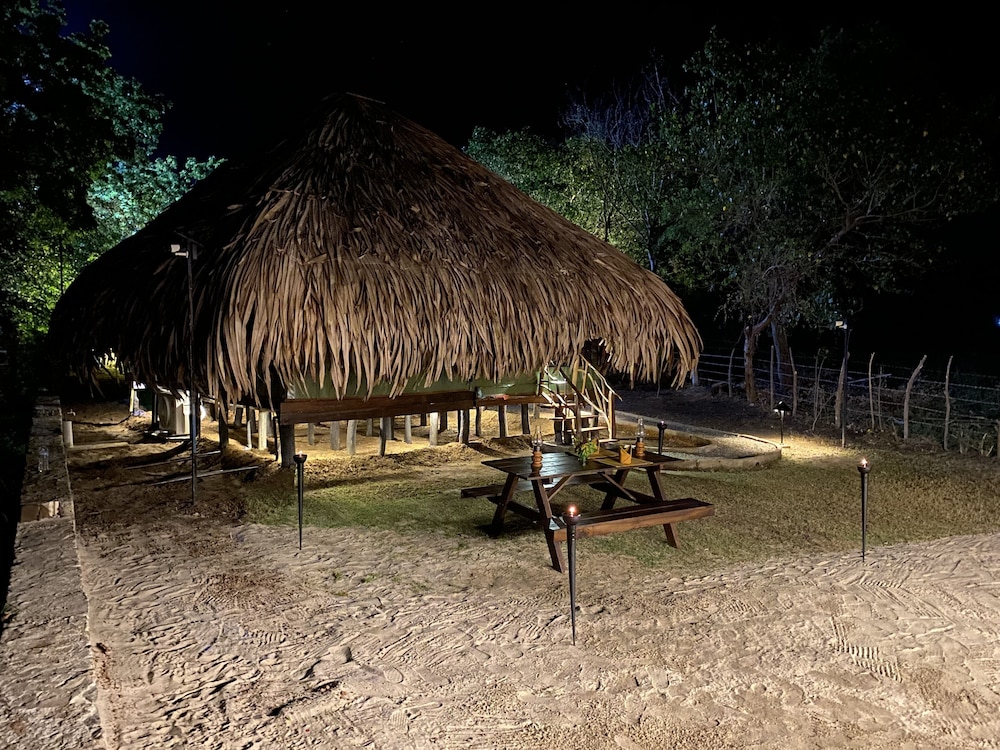 Yala Lake View Cabanas 26/28