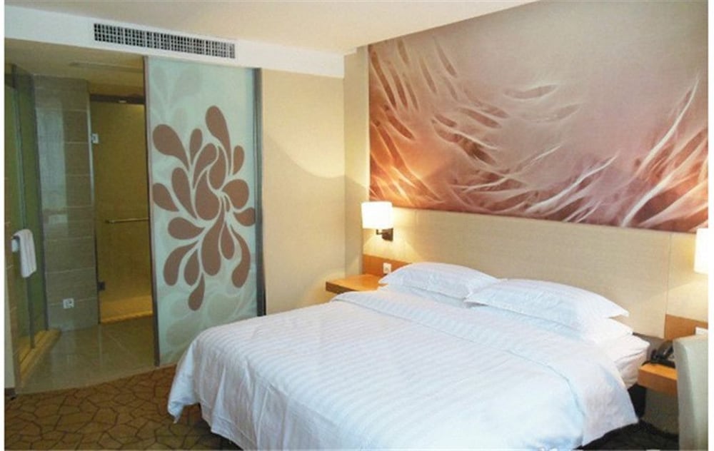 Metropolo Jinjiang Hotels (Nanchang Honggutan Wanda Plaza) 10/22
