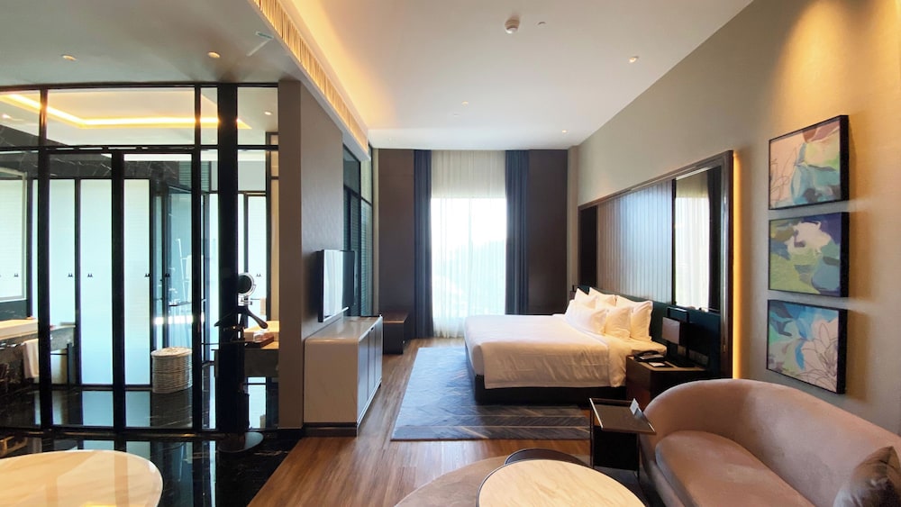 Executive, King Bed, Golf Course View