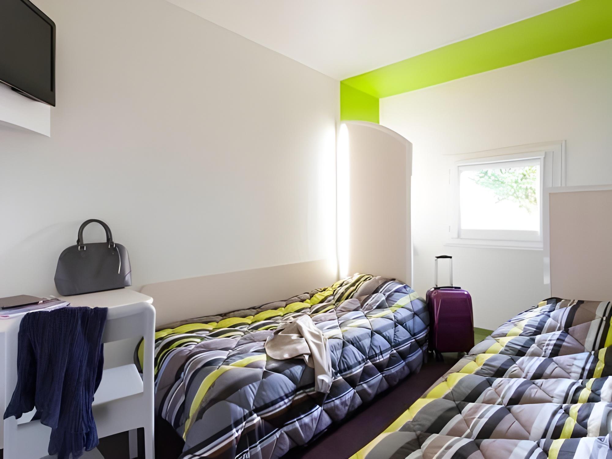 MELINESS Hotel 1/7