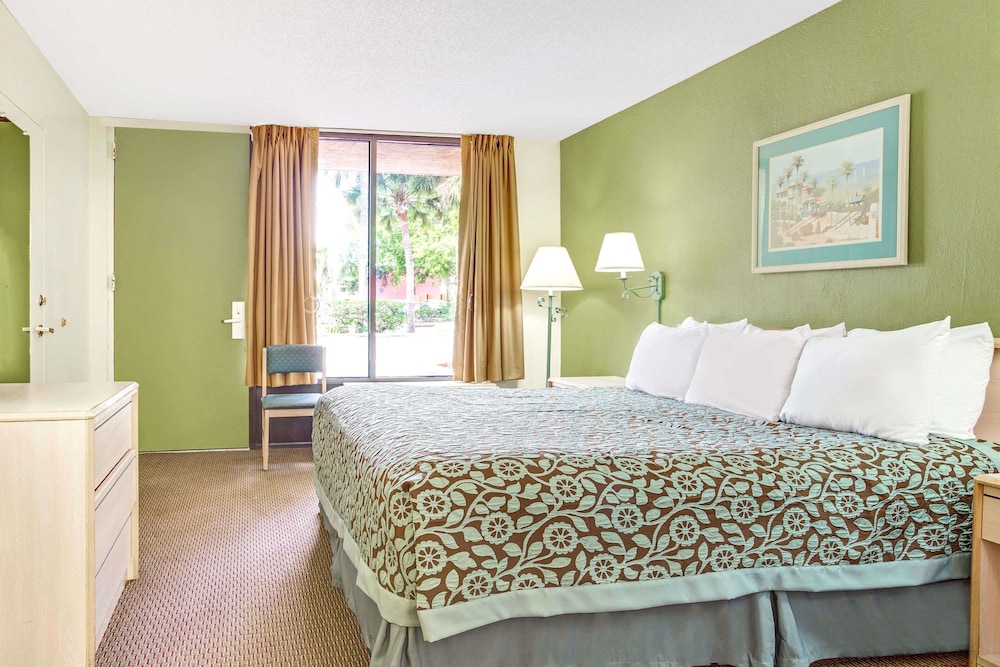 Days Inn By Wyndham Bradenton - Near The Gulf 25/43