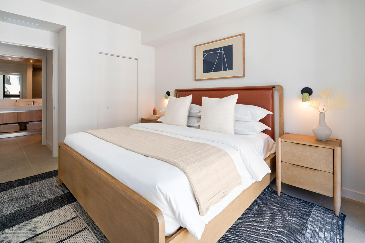 Deluxe One Bedroom King Suite