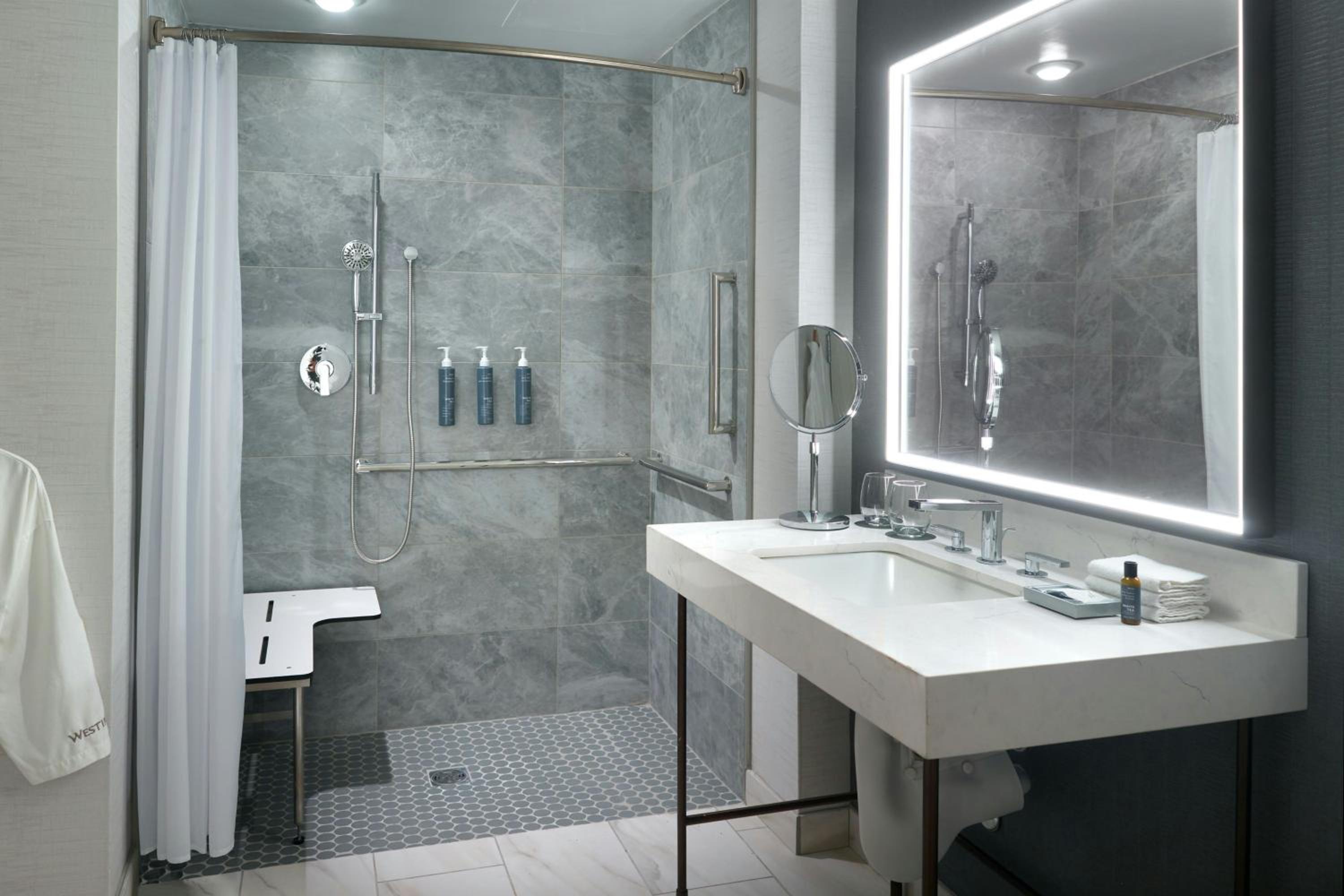 جناح بسرير كينج بغرفة نوم واحدة مع أريكة، The Westin Huntsville 3/9