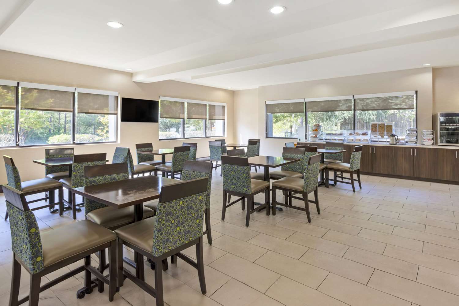 Comfort Suites Columbia Northeast Fort Jackson 40/52