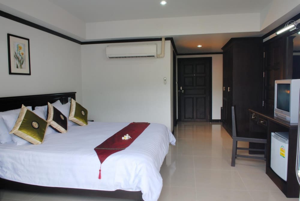 First Residence Hotel 20/48