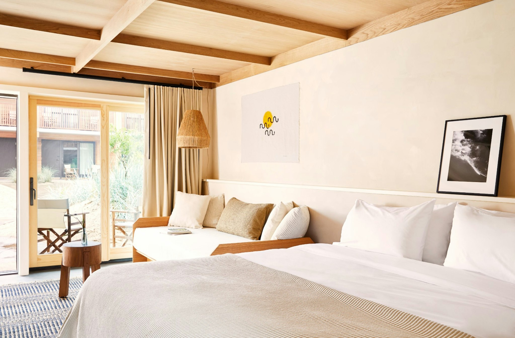 Courtyard, King Bed
