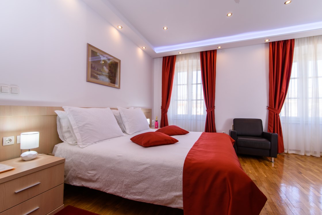 Deluxe, Double Bed