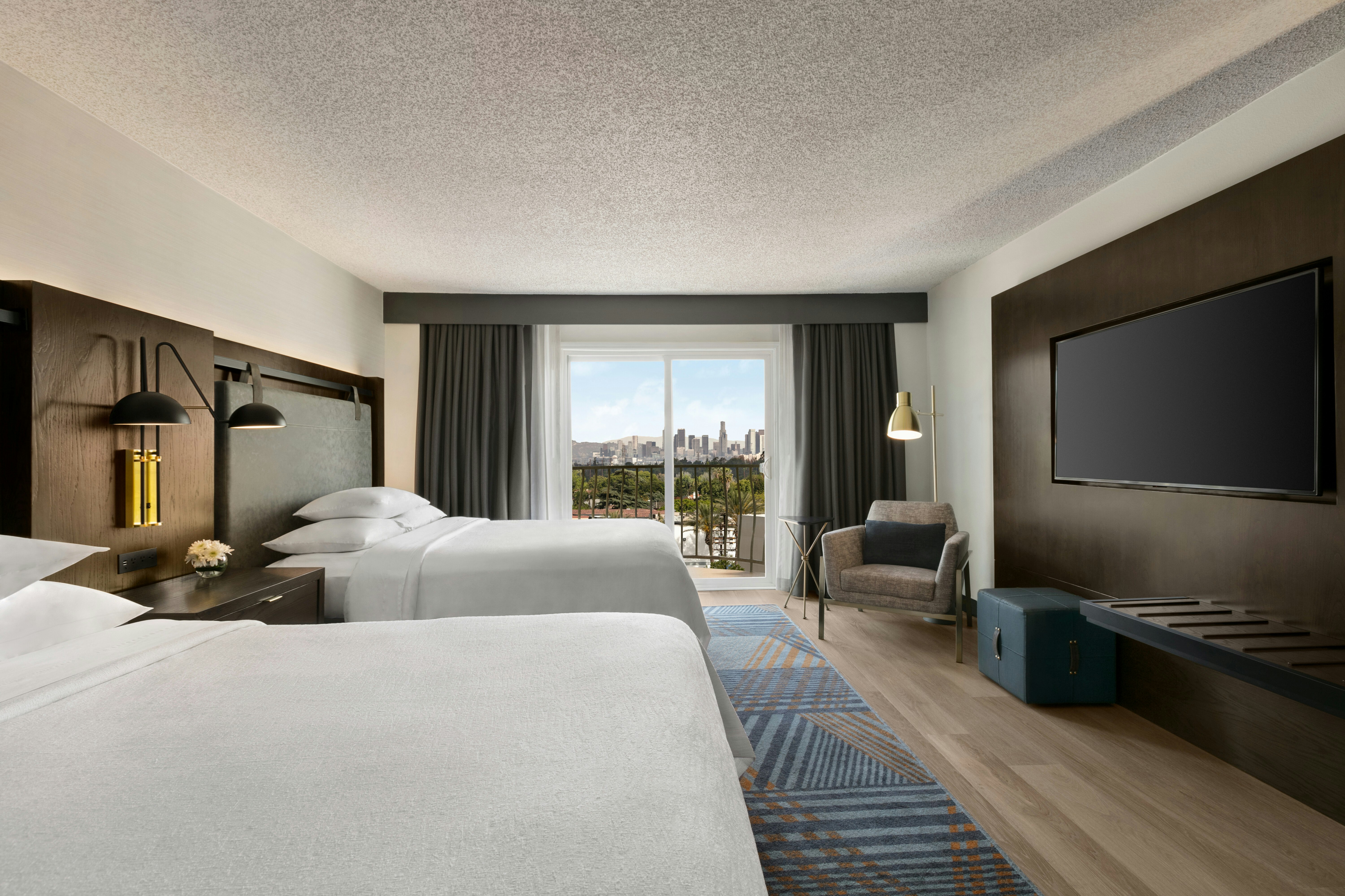 suite, 2 queen beds, balcony