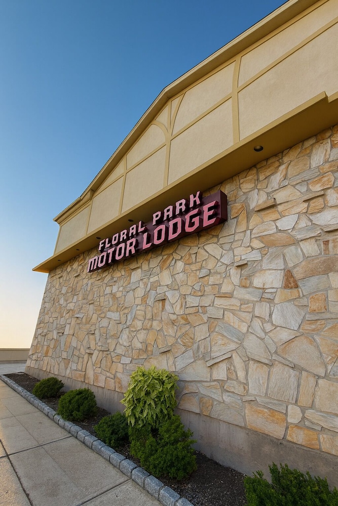 The Floral Park Motor Lodge 5/56