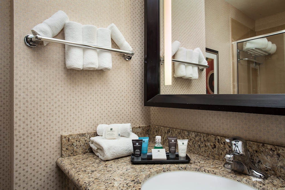 Crowne Plaza Anchorage-Midtown 11/78