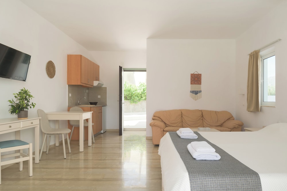 REINA APARTMENTS 16/31