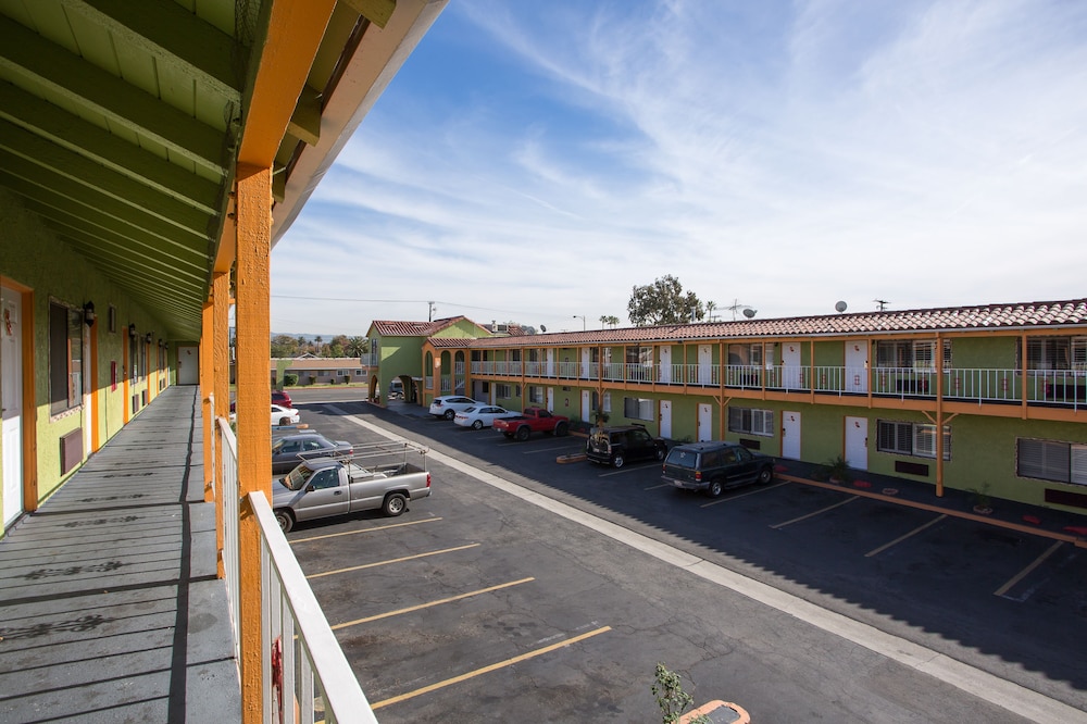 Big A Motel 39/49