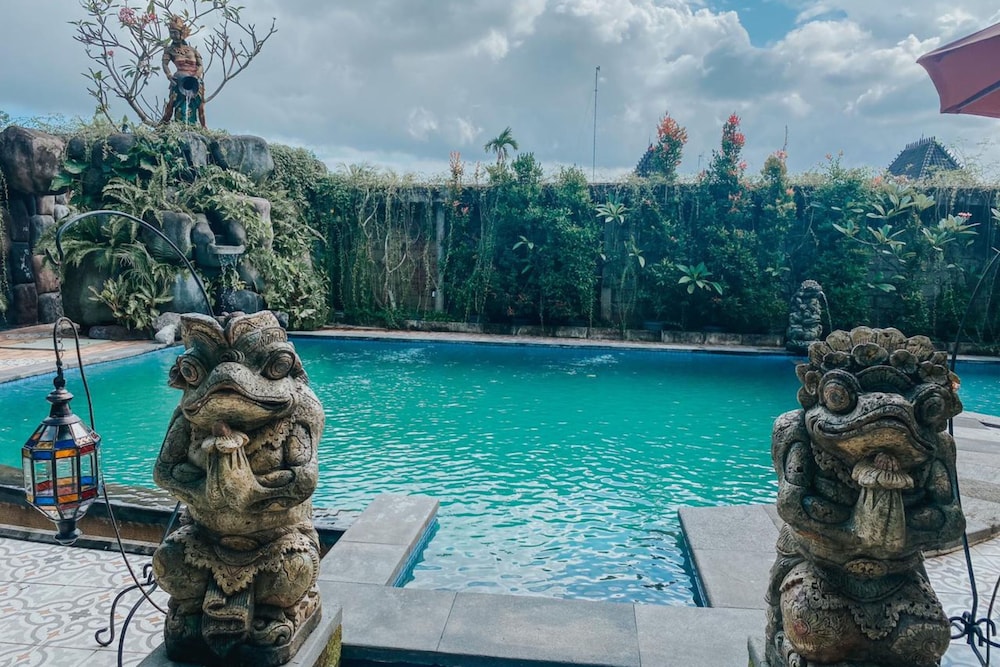 Menzel Ubud 75/79