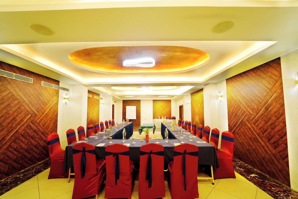 HOTEL EXCELLENCY 32/50