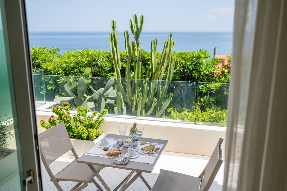 Unìco Boutique Hotel D'arte 34/50