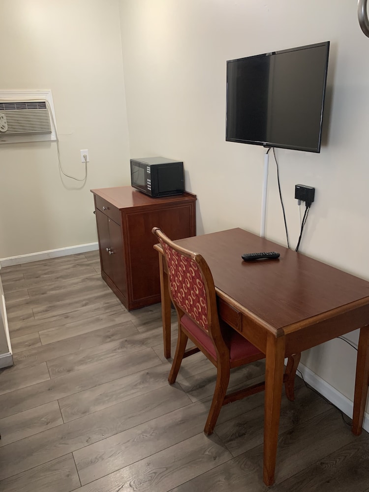 Magnuson Hotel Hampton NH 29/35