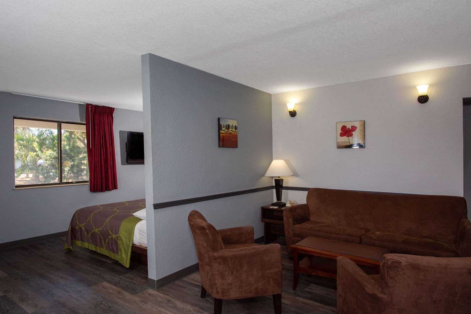 Super 8 by Wyndham Naples 20/31
