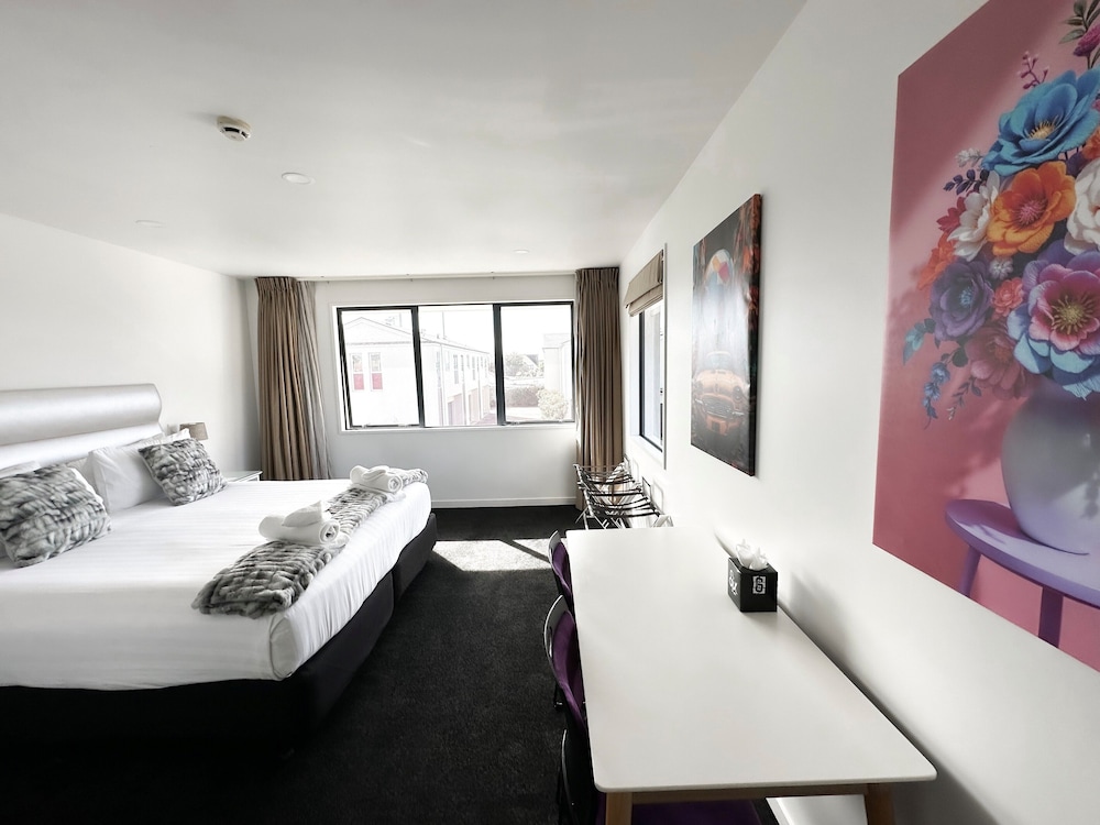 3 BEDROOMS, DELUXE, APARTMENT