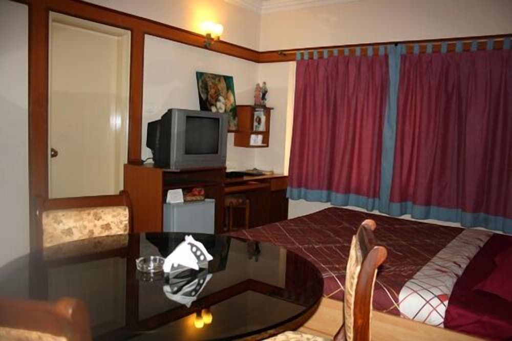 Pallavi International Hotel 16/25