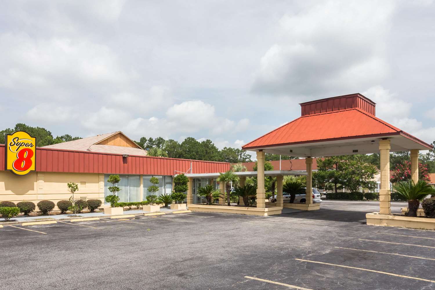 Super 8 by Wyndham Hardeeville/Savannah North 4/24