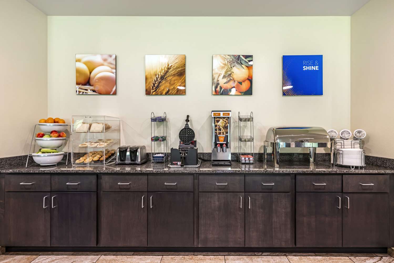 Comfort Inn & Suites Medina NY near Erie Canal 22/23